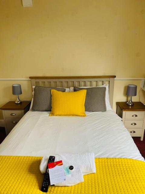 Crown Hotel Brackley Zewnętrze zdjęcie