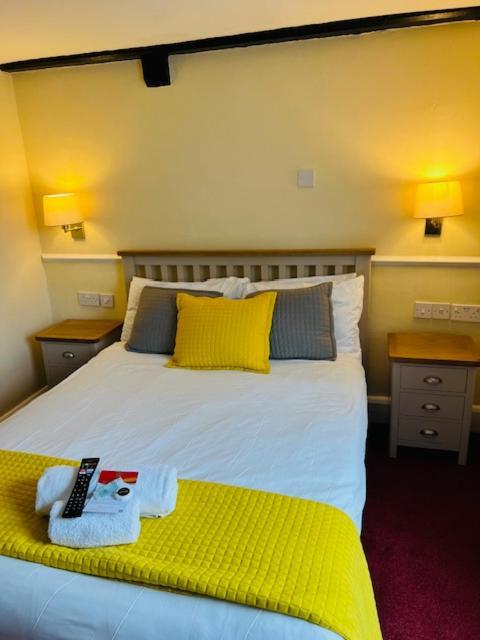 Crown Hotel Brackley Zewnętrze zdjęcie