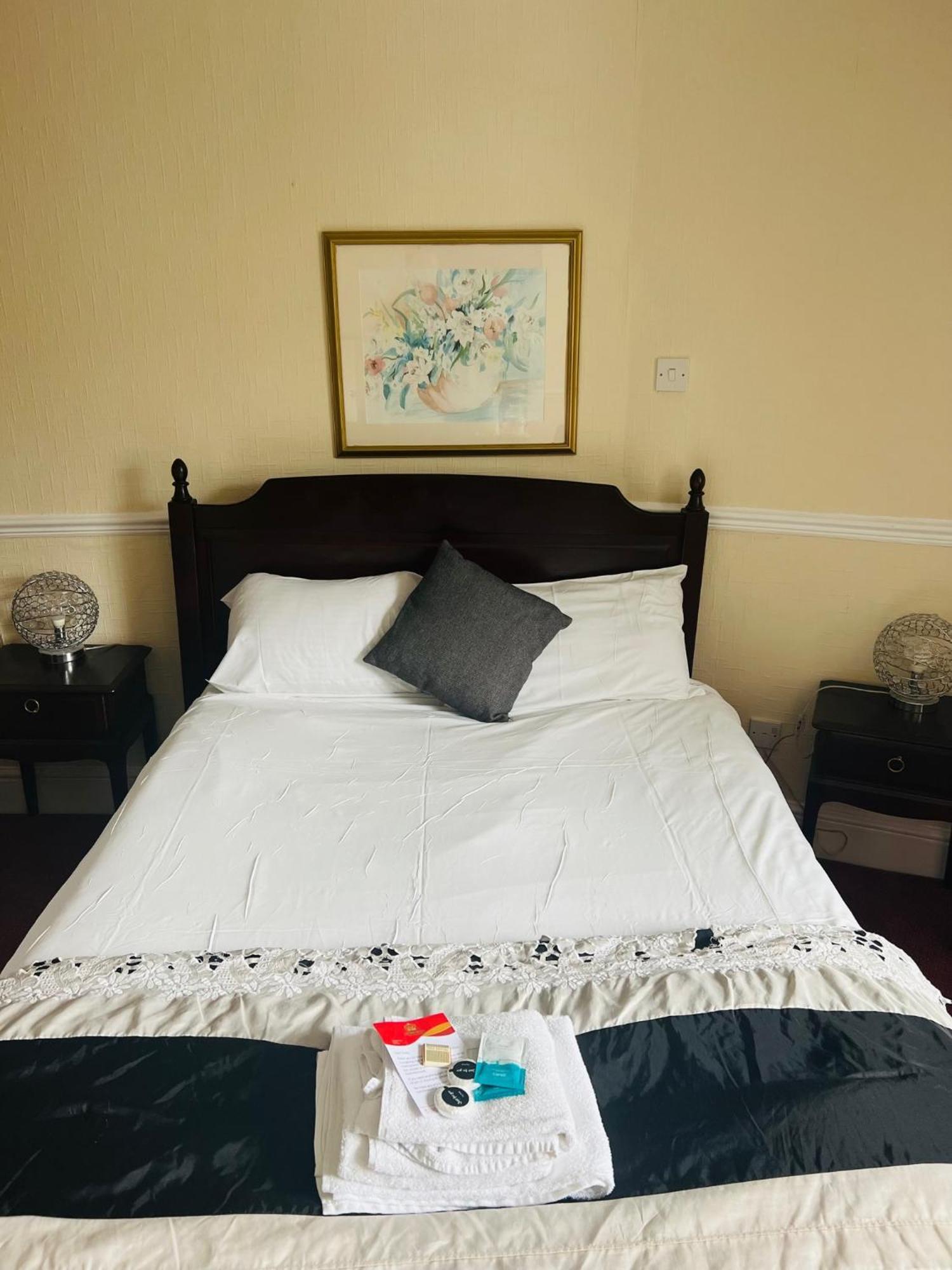 Crown Hotel Brackley Zewnętrze zdjęcie